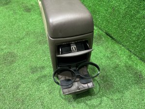 Guantera y reposabrazos SUBARU LEGACY LANCASTER OEM 92111AE010AD BHE BH9 BH5 2001 SILVER/GREY 1U2