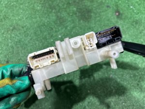 สวิตช์ก้านคอพวงมาลัย оптитрон SUBARU LEGACY LANCASTER OEM 83111AE050 83111AE030 BHE BH9 BH5 BE5 BE9 BEE 2001 EZ30 AT