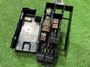 Fuse box SUBARU LEGACY LANCASTER OEM 82231AE060 BHE 2001 EZ30 AT
