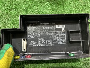 Fuse box SUBARU LEGACY LANCASTER OEM 82231AE060 BHE 2001 EZ30 AT