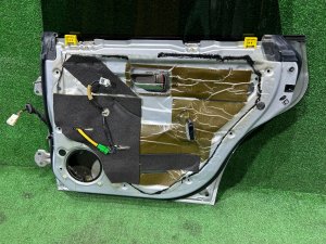 Right rear door SUBARU LEGACY LANCASTER OEM 60400AE420 BHE BH9 2001 SILVER/GREY 1U2