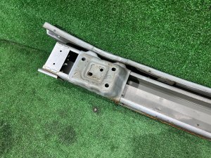 フロントバンパーレインフォースメント SUBARU LEGACY LANCASTER OEM 57711AE340 BH9 BHE 2001
