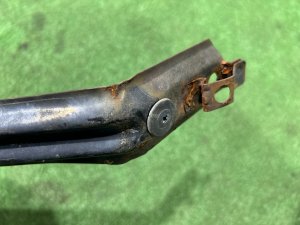 左前保险杠支架 SUBARU LEGACY LANCASTER OEM 57707AE240 BHE 2001 SILVER/GREY 1U2