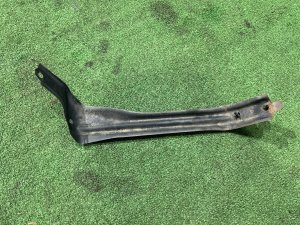 左前保险杠支架 SUBARU LEGACY LANCASTER OEM 57707AE240 BHE 2001 SILVER/GREY 1U2