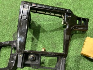 Moldura do rádio SUBARU LEGACY LANCASTER OEM 66060AE330, 66050AE260 BHE 2001 SILVER/GREY 1U2