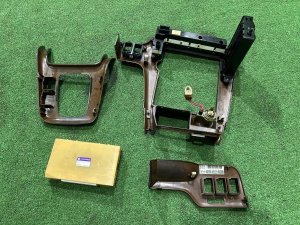 Moldura do rádio SUBARU LEGACY LANCASTER OEM 66060AE330, 66050AE260 BHE 2001 SILVER/GREY 1U2