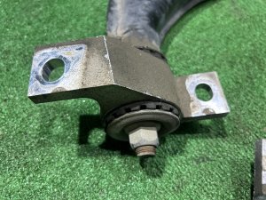 フロントアーム Дефект сайлентблоков SUBARU LEGACY LANCASTER OEM 20202AE000 20202AE010 BHE BH9 2001 EZ30 AT