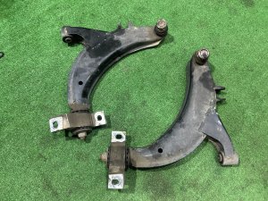 ปีกนกหน้า Дефект сайлентблоков 20202AE000 20202AE010 SUBARU LEGACY LANCASTER