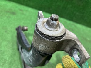フロントアーム Дефект сайлентблоков SUBARU LEGACY LANCASTER OEM 20202AE000 20202AE010 BHE BH9 2001 EZ30 AT