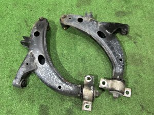フロントアーム Дефект сайлентблоков SUBARU LEGACY LANCASTER OEM 20202AE000 20202AE010 BHE BH9 2001 EZ30 AT