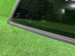 Right rear quarter glass целый молдинг SUBARU LEGACY LANCASTER OEM 65210AE250NB BHE 2001