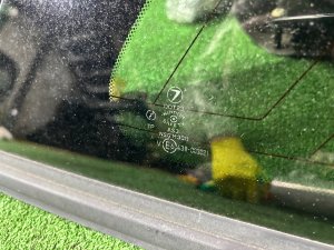 Right rear quarter glass целый молдинг SUBARU LEGACY LANCASTER OEM 65210AE250NB BHE 2001