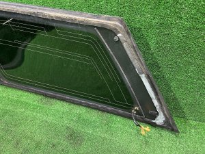 Right rear quarter glass целый молдинг SUBARU LEGACY LANCASTER OEM 65210AE250NB BHE 2001