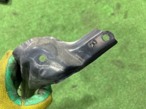 右前保险杠支架 SUBARU LEGACY LANCASTER OEM 57707AE230 BHE 2001 SILVER/GREY 1U2