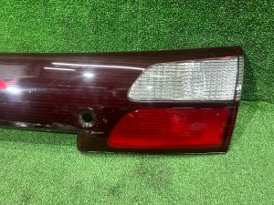 尾门尾灯 Накладка пятой двери SUBARU LEGACY LANCASTER OEM 84251AE060 BHE 2001