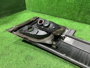 尾门尾灯 Накладка пятой двери SUBARU LEGACY LANCASTER OEM 84251AE060 BHE 2001
