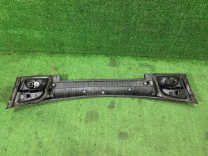 尾门尾灯 Накладка пятой двери SUBARU LEGACY LANCASTER OEM 84251AE060 BHE 2001