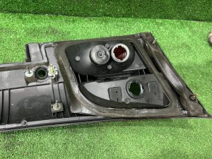尾门尾灯 Накладка пятой двери SUBARU LEGACY LANCASTER OEM 84251AE060 BHE 2001