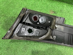 尾门尾灯 Накладка пятой двери SUBARU LEGACY LANCASTER OEM 84251AE060 BHE 2001