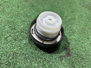 Пробка бензобака SUBARU LEGACY LANCASTER OEM 42032AC020 BHE 2001 SILVER/GREY 1U2