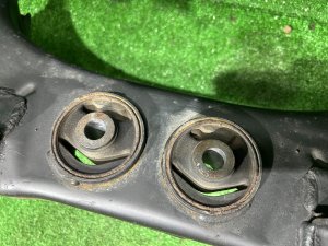 Travesaño trasero SUBARU FORESTER OEM 20152SC010 SH5 2007 EJ205 MT5