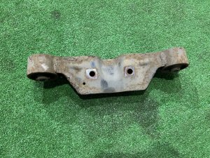 Soporte del diferencial SUBARU FORESTER OEM 41310AG022 SH5 2007 EJ205 MT5