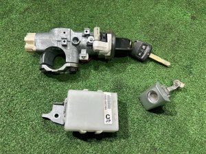 สวิตช์กุญแจสตาร์ท Комплект замков 57491FG040 SUBARU FORESTER