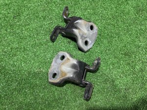 บานพับประตูหน้าซ้าย SUBARU FORESTER OEM 61220FA000 61220FA010 SH5 2007 GREY 61K