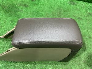 手套箱与扶手 КОЖА SUBARU LEGACY LANCASTER OEM 92111AE010AD BHE BH9 BH5 2002 SILVER/GREY 1U2
