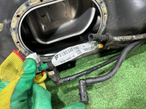 燃料タンク SUBARU LEGACY LANCASTER OEM 42012AE010 BHE BH9 2002 EZ30 AT