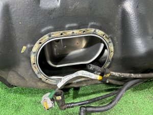燃料タンク SUBARU LEGACY LANCASTER OEM 42012AE010 BHE BH9 2002 EZ30 AT