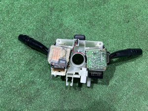 สวิตช์ก้านคอพวงมาลัย оптитрон SUBARU LEGACY LANCASTER OEM 83111AE050 83111AE030 BHE BH9 BH5 BE5 BE9 BEE 2002 EZ30 AT