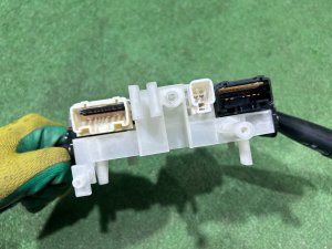 สวิตช์ก้านคอพวงมาลัย оптитрон SUBARU LEGACY LANCASTER OEM 83111AE050 83111AE030 BHE BH9 BH5 BE5 BE9 BEE 2002 EZ30 AT