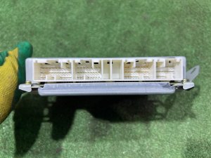 发动机电脑 SUBARU LEGACY LANCASTER OEM 22611AG782 BHE 2002 EZ30 AT