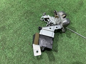 กลอนล็อกฝาท้าย SUBARU LEGACY LANCASTER OEM 63032AE020 BH9 2002 SILVER/GREY 1U2