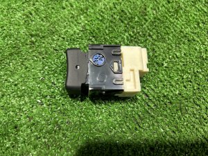 สวิตช์ Power/Hold SUBARU LEGACY LANCASTER OEM 83245AE000 BHE 2002 EZ30 AT