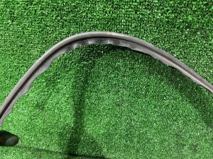 คิ้วกระจกหน้า SUBARU LEGACY LANCASTER OEM 65058AE000 BHE BH9 BH5 BE BE9 BE5 BEE 2002 SILVER/GREY 1U2