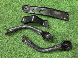 后梁拉杆 SUBARU LEGACY LANCASTER OEM 20157AE050 20157AE060 20157AE000 BHE 2002 EZ30 AT