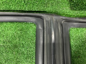 Right door seal SUBARU LEGACY LANCASTER OEM 63521AE020 BHE BH9 BH5 BE5 BE9 BEE 2002 SILVER/GREY 1U2