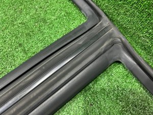 Right door seal SUBARU LEGACY LANCASTER OEM 63521AE020 BHE BH9 BH5 BE5 BE9 BEE 2002 SILVER/GREY 1U2