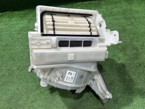 Blower motor TOYOTA PRIUS OEM 87010-47120 ZVW30 2012 2ZRFXE