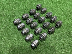 น็อตล้อ TOYOTA PRIUS OEM 909420103 ZVW30 2012