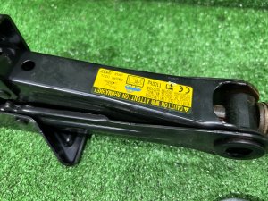 แม่แรง TOYOTA PRIUS OEM 09111-33030 ZVW30 2012