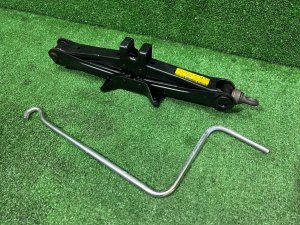 แม่แรง TOYOTA PRIUS OEM 09111-33030 ZVW30 2012