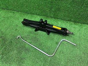 แม่แรง TOYOTA PRIUS OEM 09111-33030 ZVW30 2012