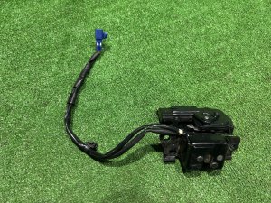 กลอนล็อกฝาท้าย 6935047040 TOYOTA PRIUS