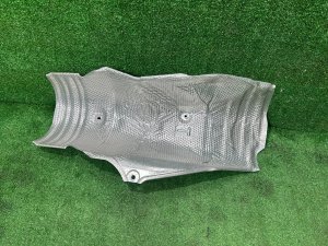 แผ่นกันความร้อนหม้อพักไอเสีย Тепловой 5815147050 TOYOTA PRIUS