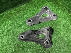 ขายึด Передней балки TOYOTA PRIUS OEM 52258-21040 ZVW30 2012 SILVER 1F7
