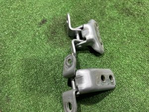 บานพับประตูหน้าซ้าย TOYOTA PRIUS OEM 6871012151 ZVW30 2012 SILVER 1F7
