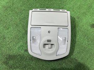 ไฟเพดานหน้า 81260-47070-B0 TOYOTA PRIUS